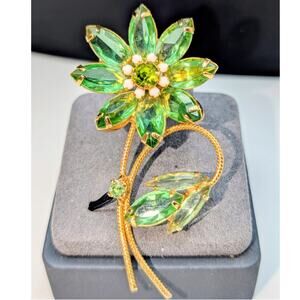 Vintage Unmarked Juliana Navette Apple Green Long Stem Flowers Gold Tone Brooch